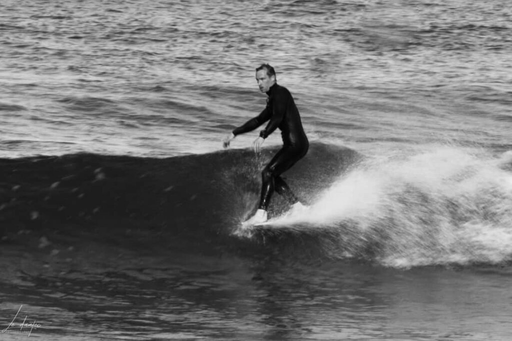 Jim's en train de surfer